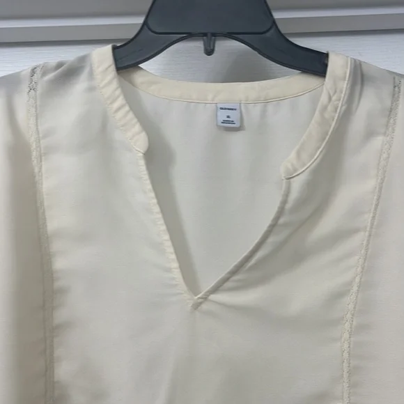 Old Navy Long Sleeve Floral Blouse. Size XL - Picture 2 of 3